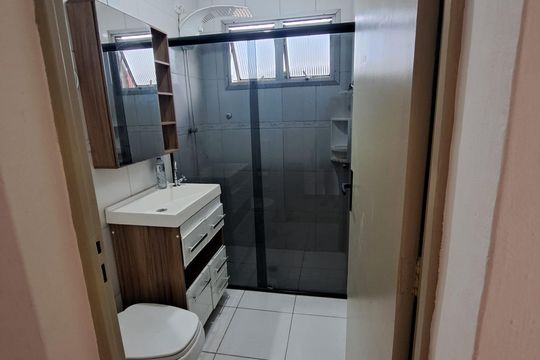 Banheiro de apartamento para alugar com 2 quartos, 66m² em Quitaúna, Osasco