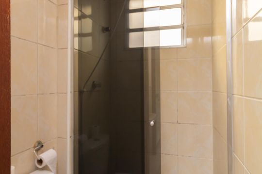 Banheiro de apartamento à venda com 3 quartos, 56m² em Guaianases, São Paulo