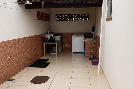 Área Externa de casa para alugar com 4 quartos, 192m² em Santa Cruz, Rio de Janeiro