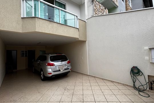Garagem de casa à venda com 3 quartos, 180m² em Vila Alzira, Santo André
