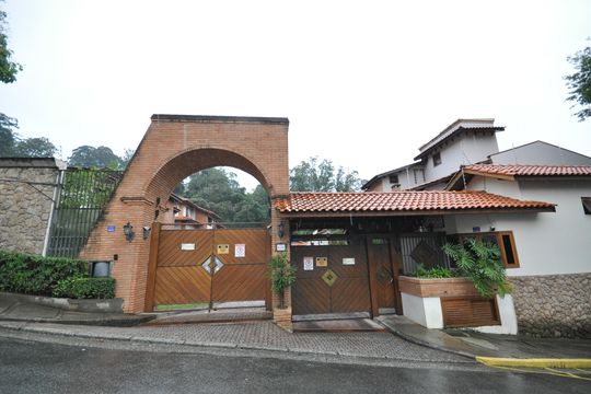 Fachada de casa de condomínio à venda com 4 quartos, 320m² em Vila Albertina, São Paulo