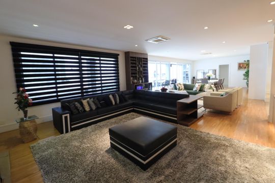 Sala de casa de condomínio à venda com 4 quartos, 750m² em Umuarama, Osasco