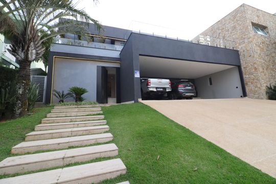 Fachada de casa de condomínio à venda com 4 quartos, 750m² em Umuarama, Osasco