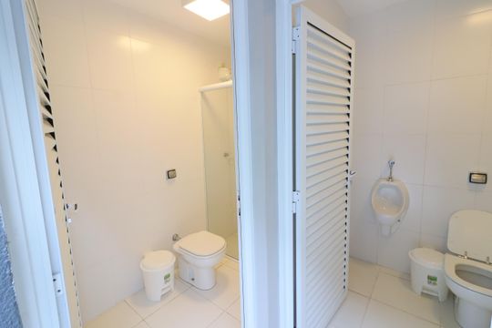 Vestiário de casa de condomínio à venda com 4 quartos, 750m² em Umuarama, Osasco