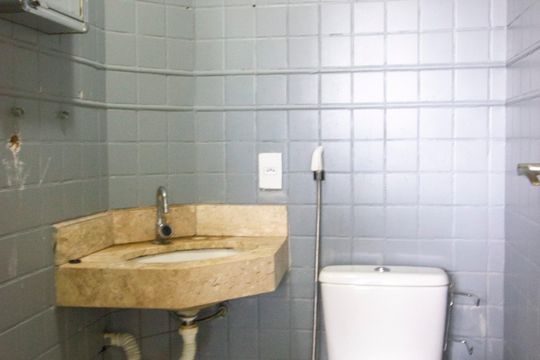 Banheiro de apartamento para alugar com 1 quarto, 37m² em Riacho Fundo I, Brasília