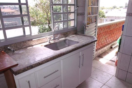 Casa à venda com 4 quartos, 277m² em Jardim Modelo, São Paulo