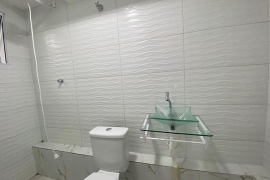 Banheiro de kitnet/studio para alugar com 1 quarto, 24m² em Vila Água Funda, São Paulo