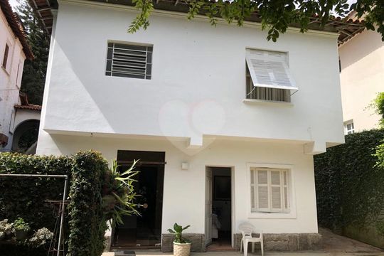 Casa à venda com 5 quartos, 220m² em Pacaembu, São Paulo