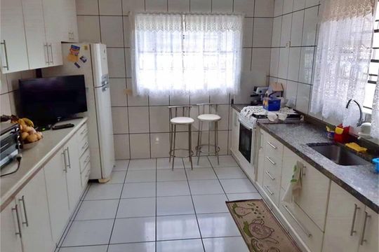 Casa à venda com 3 quartos, 208m² em Chora Menino, São Paulo