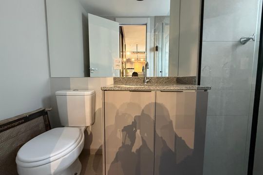 Banheiro de kitnet/studio para alugar com 1 quarto, 31m² em Vila Buarque, São Paulo