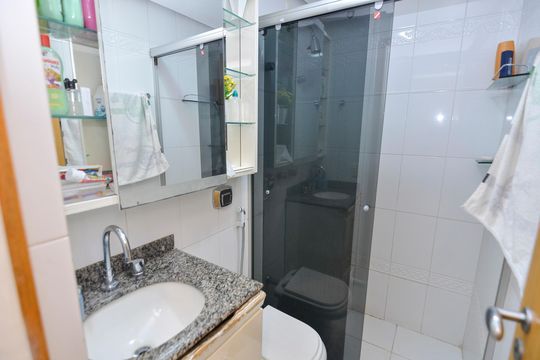 Banheiro Social de apartamento à venda com 2 quartos, 77m² em Vila Isabel, Rio de Janeiro