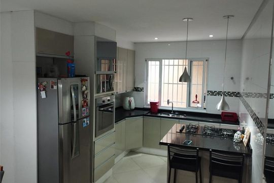 Casa à venda com 3 quartos, 100m² em Jardim Mangalot, São Paulo