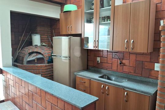 Casa à venda com 4 quartos, 151m² em Jardim São Jorge, São Paulo