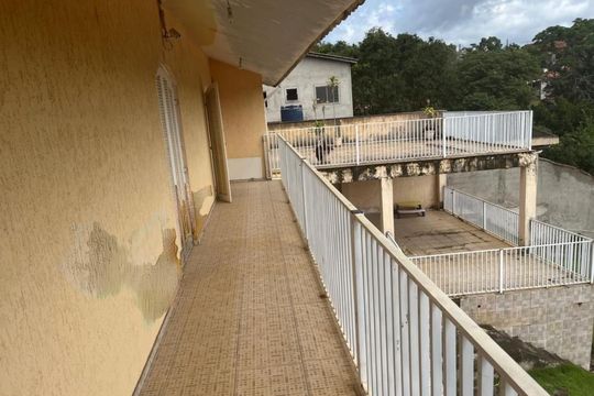 Casa à venda com 3 quartos, 160m² em Cristal Park, Barueri