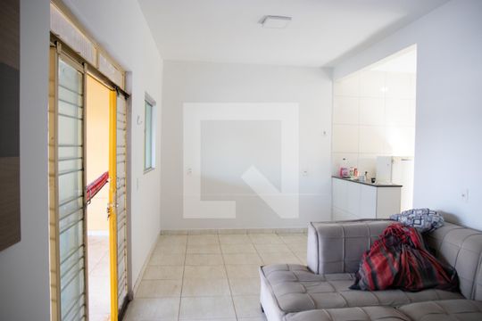 Sala de casa para alugar com 3 quartos, 380m² em Vila Cristina, Goiânia
