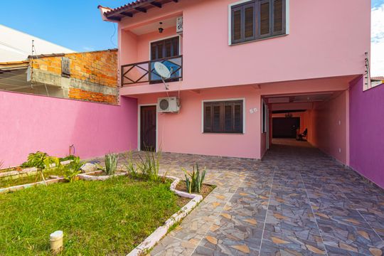 Fachada e Jardim de casa à venda com 4 quartos, 240m² em Harmonia, Canoas