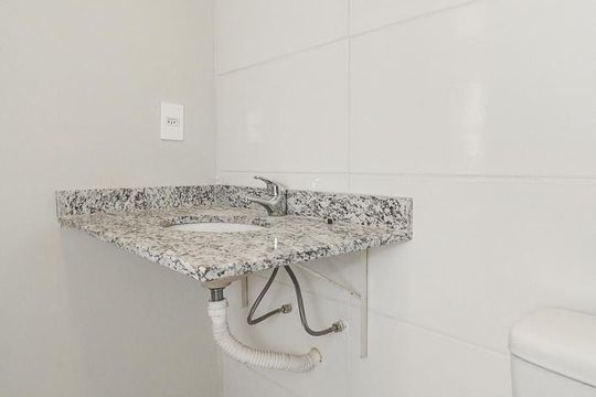 Banheiro de apartamento à venda com 2 quartos, 50m² em Parque Santa Fé, Porto Alegre