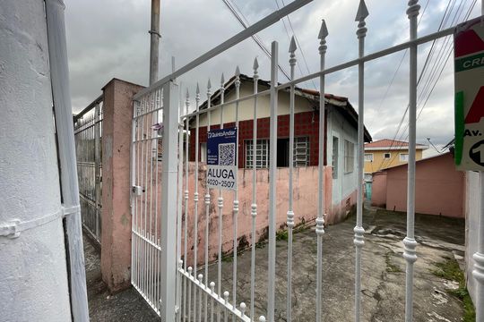 Fachada com Plaquinha FPOT-471 de casa para alugar com 1 quarto, 40m² em Jaguaré, São Paulo