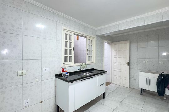 Cozinha de casa para alugar com 3 quartos, 230m² em Jardim Monte Azul, São Paulo