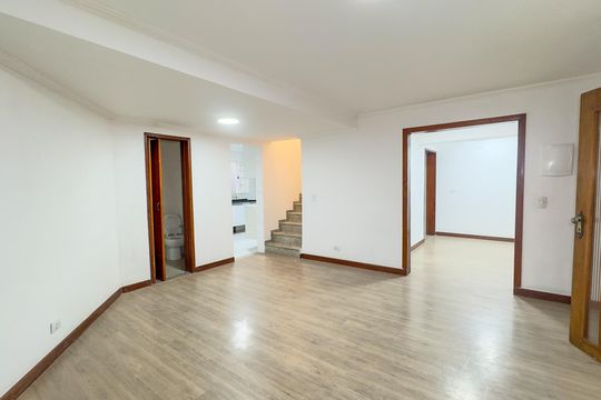 Casa para alugar com 3 quartos, 230m² em Jardim Monte Azul, São Paulo