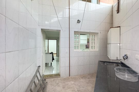 Área de Serviço de casa para alugar com 3 quartos, 230m² em Jardim Monte Azul, São Paulo