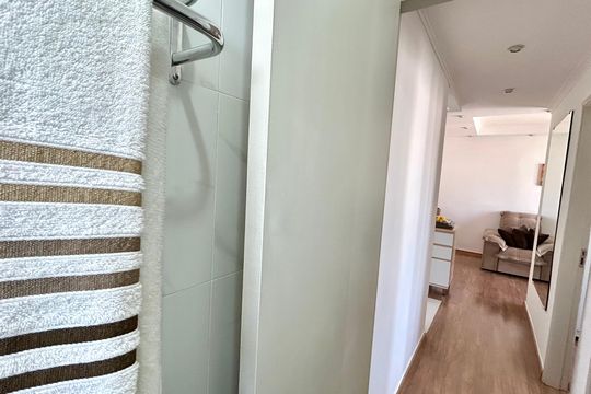 Banheiro de apartamento à venda com 2 quartos, 48m² em Jardim Flor da Montanha, Guarulhos