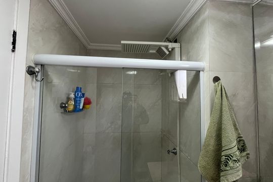 Banheiro de apartamento à venda com 3 quartos, 56m² em Jardim Centenario, São Paulo