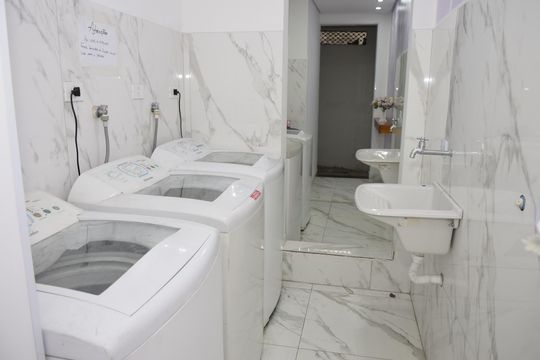 Lavanderia de kitnet/studio para alugar com 1 quarto, 15m² em Jardim Irapiranga, Embu das Artes