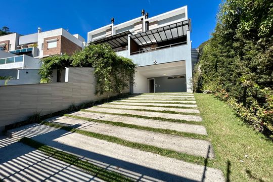 Fachada de casa para alugar com 4 quartos, 289m² em Centro, Florianópolis