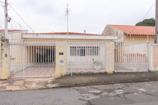 Fachada de casa à venda com 3 quartos, 160m² em Vila Anhanguera, Campinas