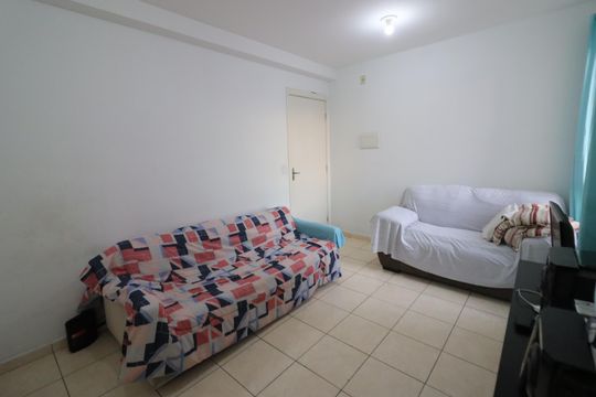 Sala de apartamento à venda com 2 quartos, 49m² em Quitaúna, Osasco