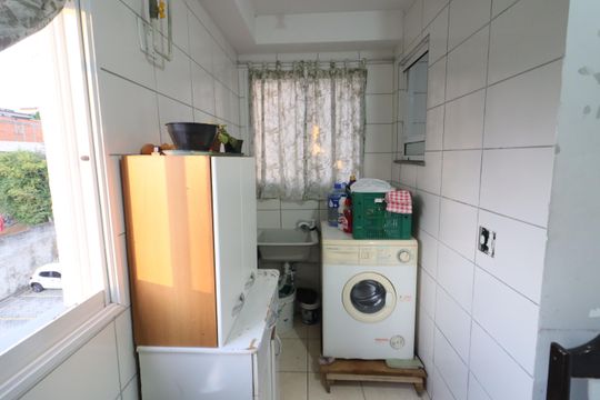 Cozinha e Área de Serviço de apartamento para alugar com 2 quartos, 49m² em Quitaúna, Osasco