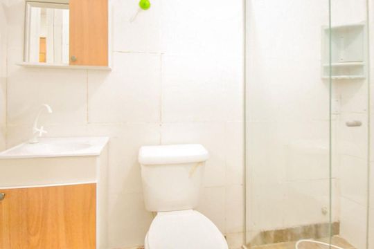 Banheiro social de kitnet/studio para alugar com 1 quarto, 30m² em Boa Vista, São Leopoldo