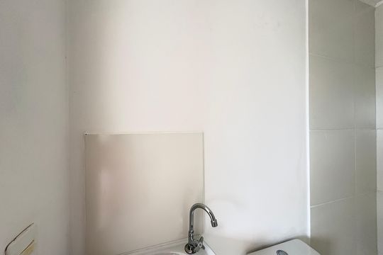 Banheiro de kitnet/studio para alugar com 1 quarto, 17m² em Freguesia do Ó, São Paulo