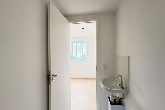 Banheiro de kitnet/studio para alugar com 1 quarto, 17m² em Freguesia do Ó, São Paulo