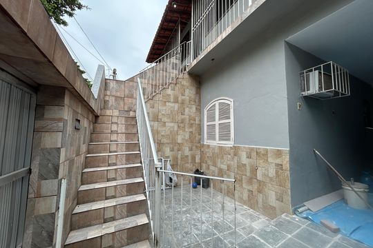 Escada de casa para alugar com 4 quartos, 120m² em Engenho de Dentro, Rio de Janeiro
