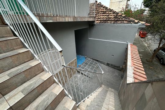 Escada de casa para alugar com 4 quartos, 120m² em Engenho de Dentro, Rio de Janeiro
