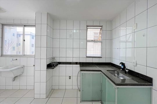 Cozinha de apartamento para alugar com 2 quartos, 90m² em Castelo, Belo Horizonte