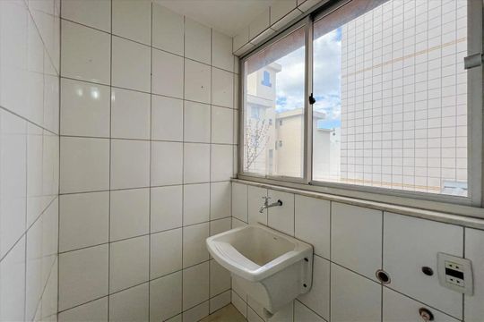 Área de serviço de apartamento para alugar com 2 quartos, 90m² em Castelo, Belo Horizonte