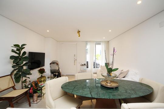 Sala de casa de condomínio para alugar com 4 quartos, 169m² em Granja Viana, Cotia