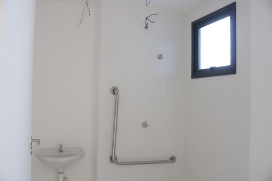 Banheiro de kitnet/studio para alugar com 1 quarto, 25m² em Barra Funda, São Paulo