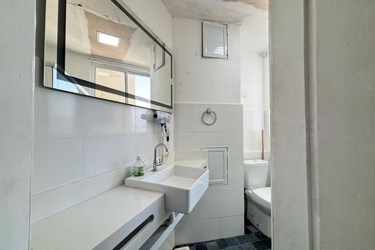 Banheiro social de apartamento à venda com 1 quarto, 31m² em Centro, Rio de Janeiro