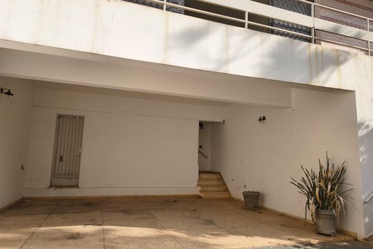 Garagem  de casa para alugar com 6 quartos, 460m² em Caiçaras, Belo Horizonte