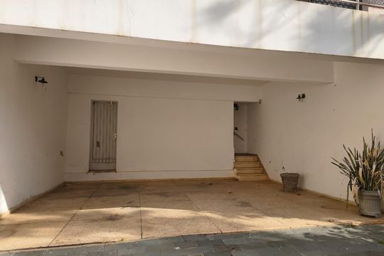 Garagem  de casa para alugar com 6 quartos, 460m² em Caiçaras, Belo Horizonte