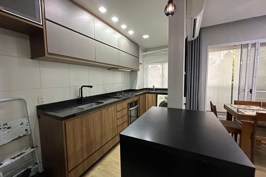 Cozinha de apartamento à venda com 2 quartos, 54m² em Votuparim, Barueri