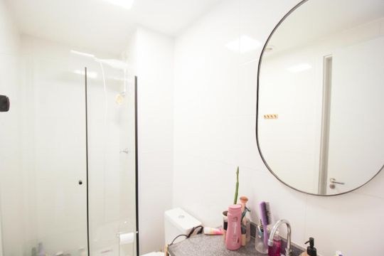 Banheiro de apartamento à venda com 2 quartos, 62m² em Lapa de Baixo, São Paulo