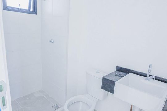 Banheiro  de kitnet/studio para alugar com 1 quarto, 26m² em Pinheiros, São Paulo