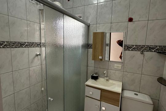 Banheiro de casa para alugar com 1 quarto, 40m² em Vila Paulista, São Paulo