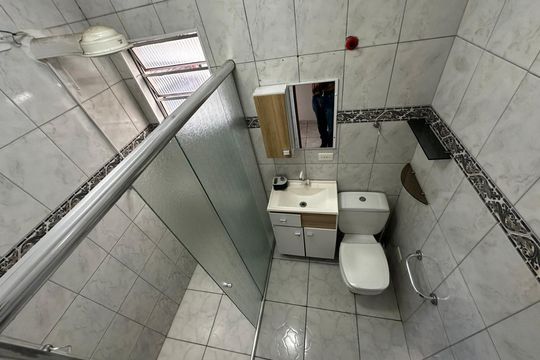 Banheiro de casa para alugar com 1 quarto, 40m² em Vila Paulista, São Paulo