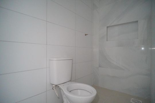 Banheiro da Suíte de casa à venda com 3 quartos, 57m² em Loteamento Parque Recreio, São Leopoldo